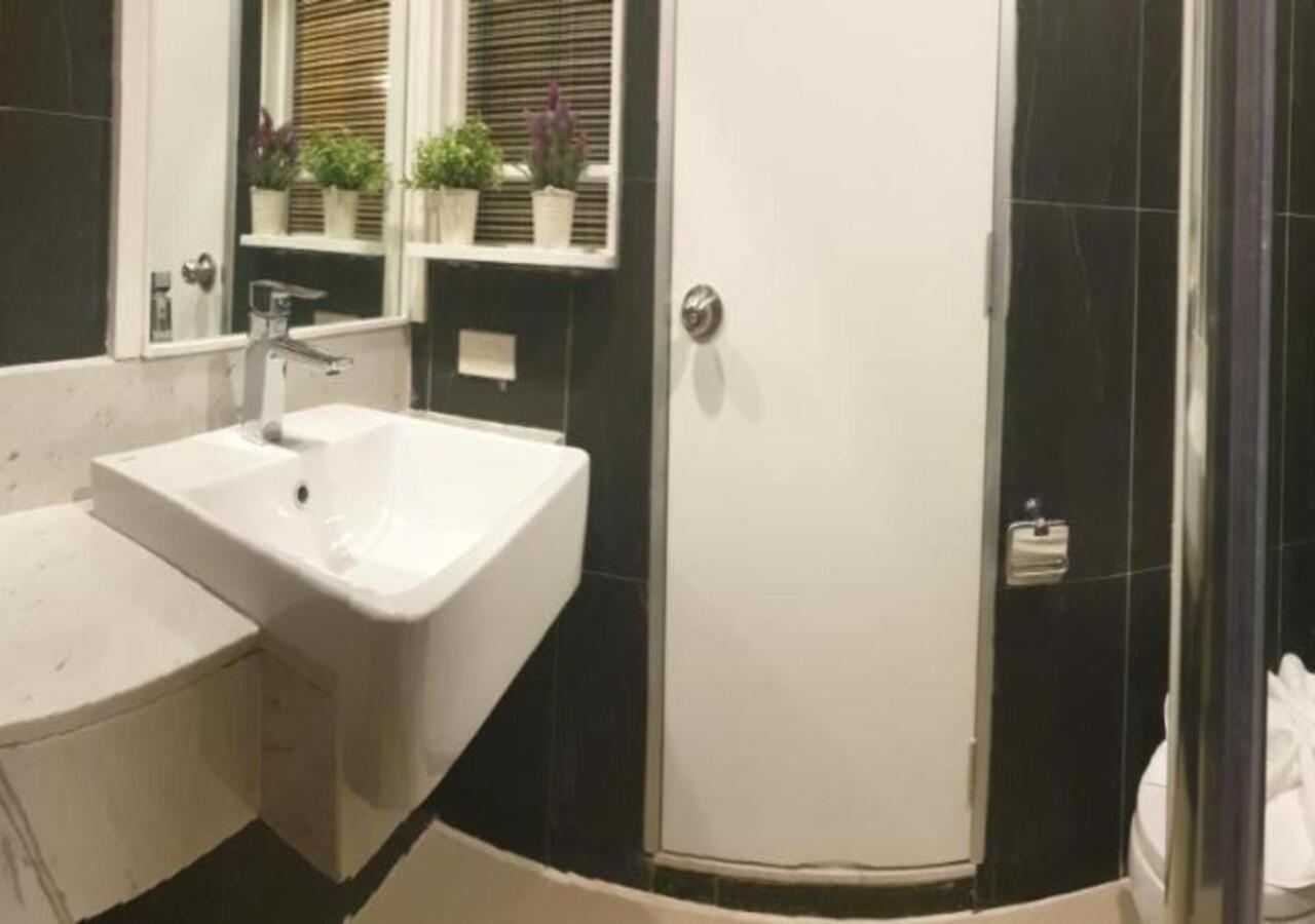 Vinary Hotel Sukhumvit Bangkok Esterno foto