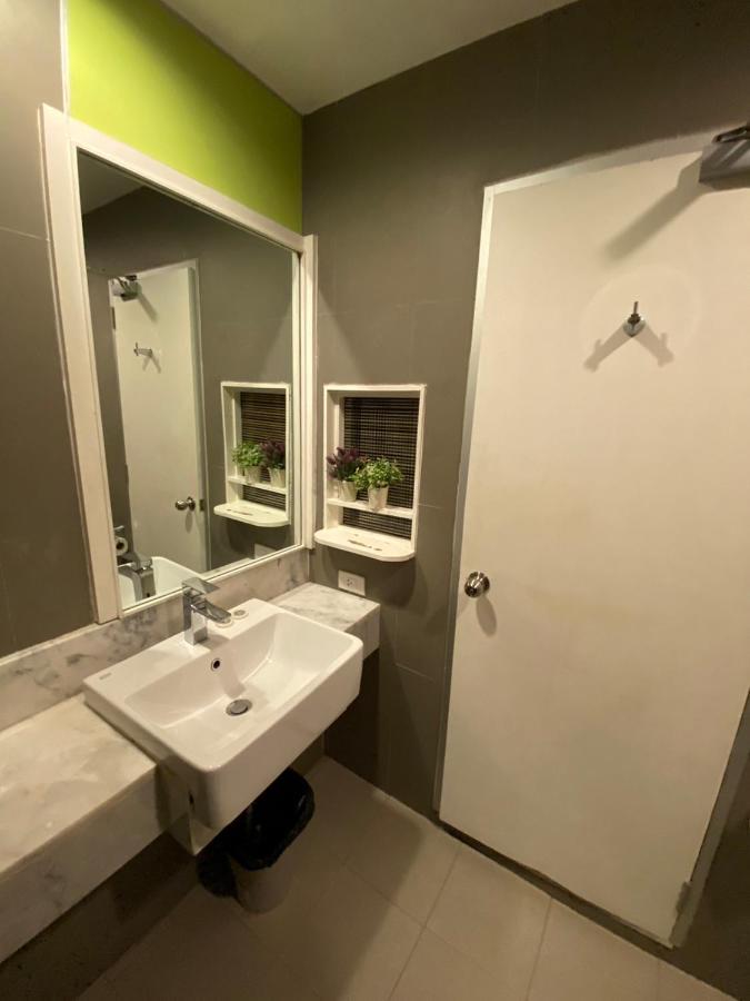 Vinary Hotel Sukhumvit Bangkok Esterno foto